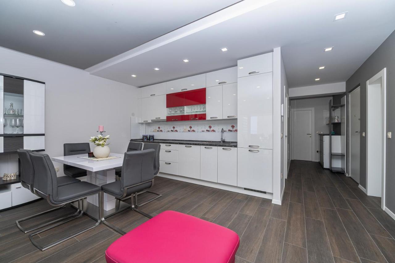 Luxury Apartment Purple Summer Sea View ماكارسكا المظهر الخارجي الصورة